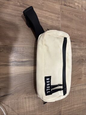 NOBULL Crossbody Belt Fanny Pack Belt
Bag Ivory Unisex